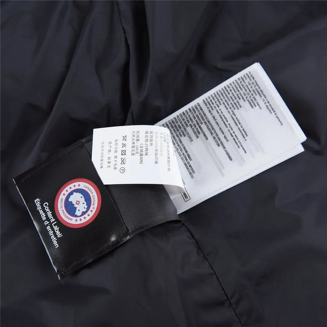 P320 Canada Goose Canada Goose #Freestyle Crew 4154M men’s and women’s vest down ➖ Genuine synchronous anti-counterfeiting chip sensor! ➖ Imported Behringer embroidery machine to customize 10,000-needle embroidery logo! ➖ Imported 21-count polyester-cotton blended original fabric, using Feather-Light 10D waterproof coating fabric, made of 84.5% polyester fiber and 15.5% cotton, 100% the best feel in the entire network! ➖ The genuine official website uses the national standard 80 white duck down, and will never be misled by false claims such as 90 down or goose down! ➖ 100% nylon nylon lining with double double-layer sealing design to prevent velvet from running away. Top-grade polar fleece is used in the collar and pockets to keep warm and comfortable! ➖ Yoshida YKK provides original custom-made electroplated sliders. YKK two-way lockable zippers are tight and smooth and will not peel off paint! ➖ 3M composite original Velcro is durable, and all accessories and hardware are disassembled and customized!  SIZE: XS S M L XL XXL [Attached: Size chart]